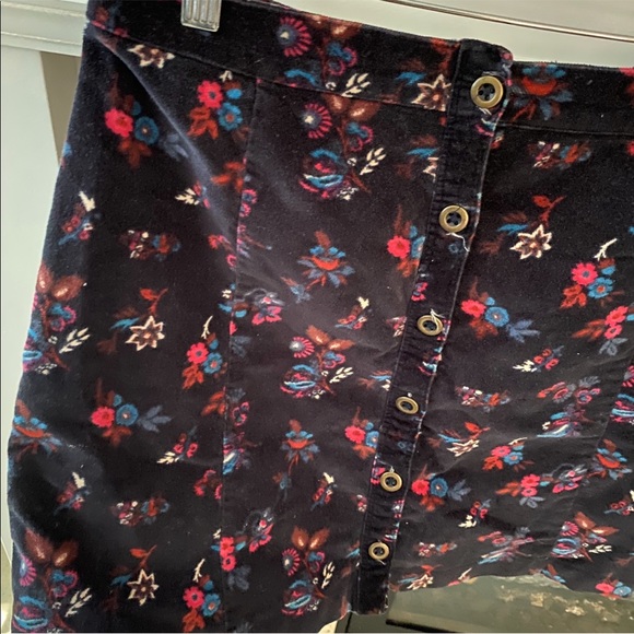 HOLLISTER Navy Floral Velvet Button Up Mini Skirt - Picture 3 of 7